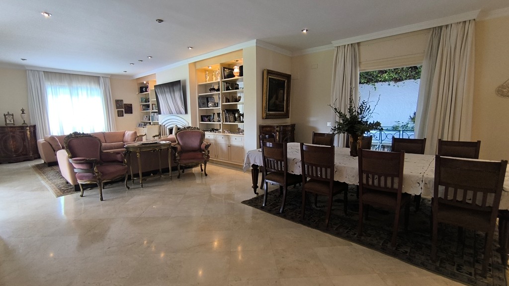 Villa a Marbella, Malaga, Spagna 6 camere da letto, 453.81 mq. N° 121551