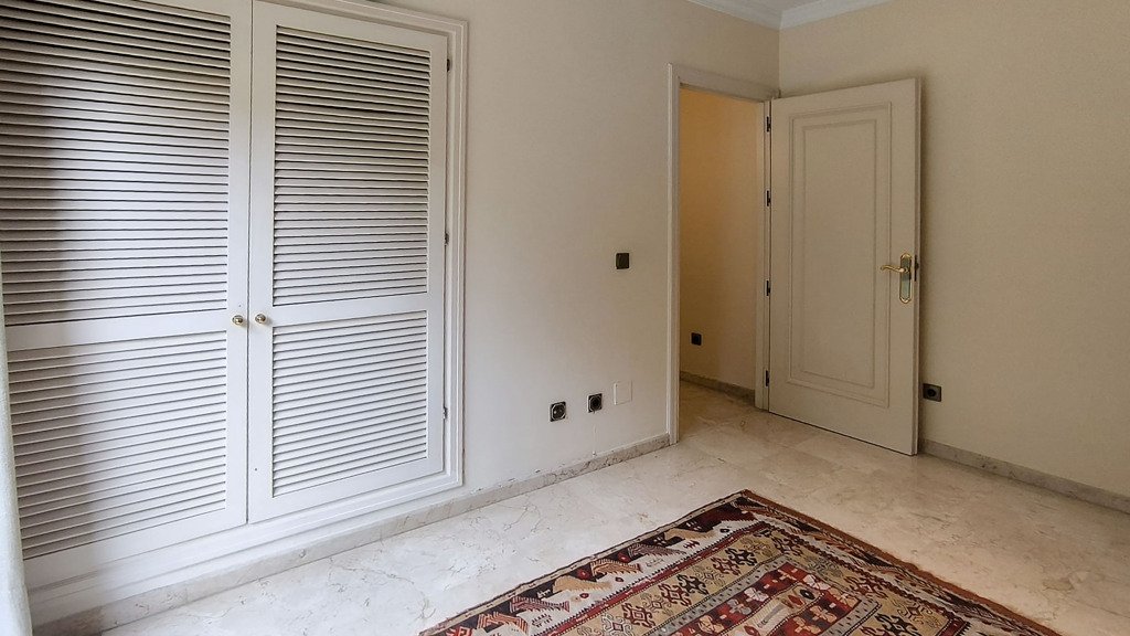 Villa a Marbella, Malaga, Spagna 6 camere da letto, 453.81 mq. N° 121551