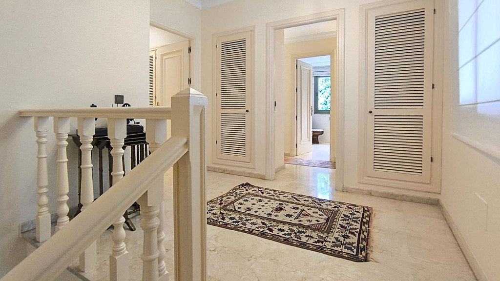Villa a Marbella, Malaga, Spagna 6 camere da letto, 453.81 mq. N° 121551