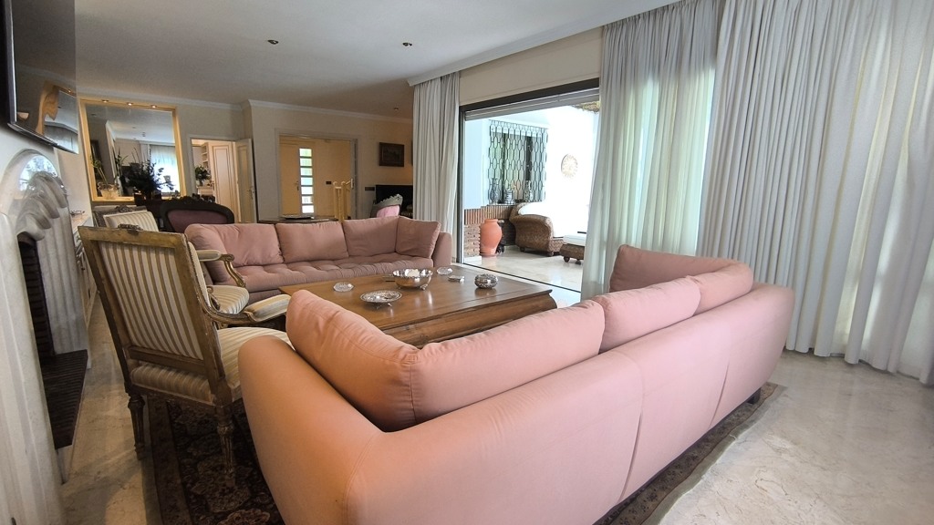 Villa a Marbella, Malaga, Spagna 6 camere da letto, 453.81 mq. N° 121551