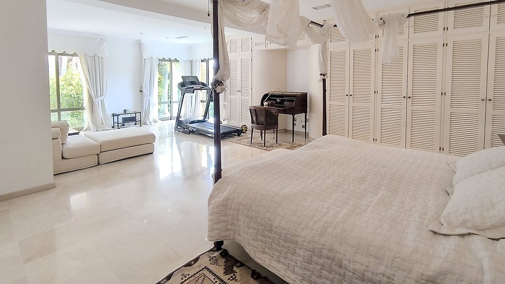 Villa a Marbella, Malaga, Spagna 6 camere da letto, 453.81 mq. N° 121551