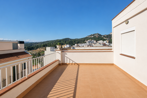 Talo Lloret de Mar, Girona, Espanja 6 makuuhuonetta, 214 m2 No. 130251