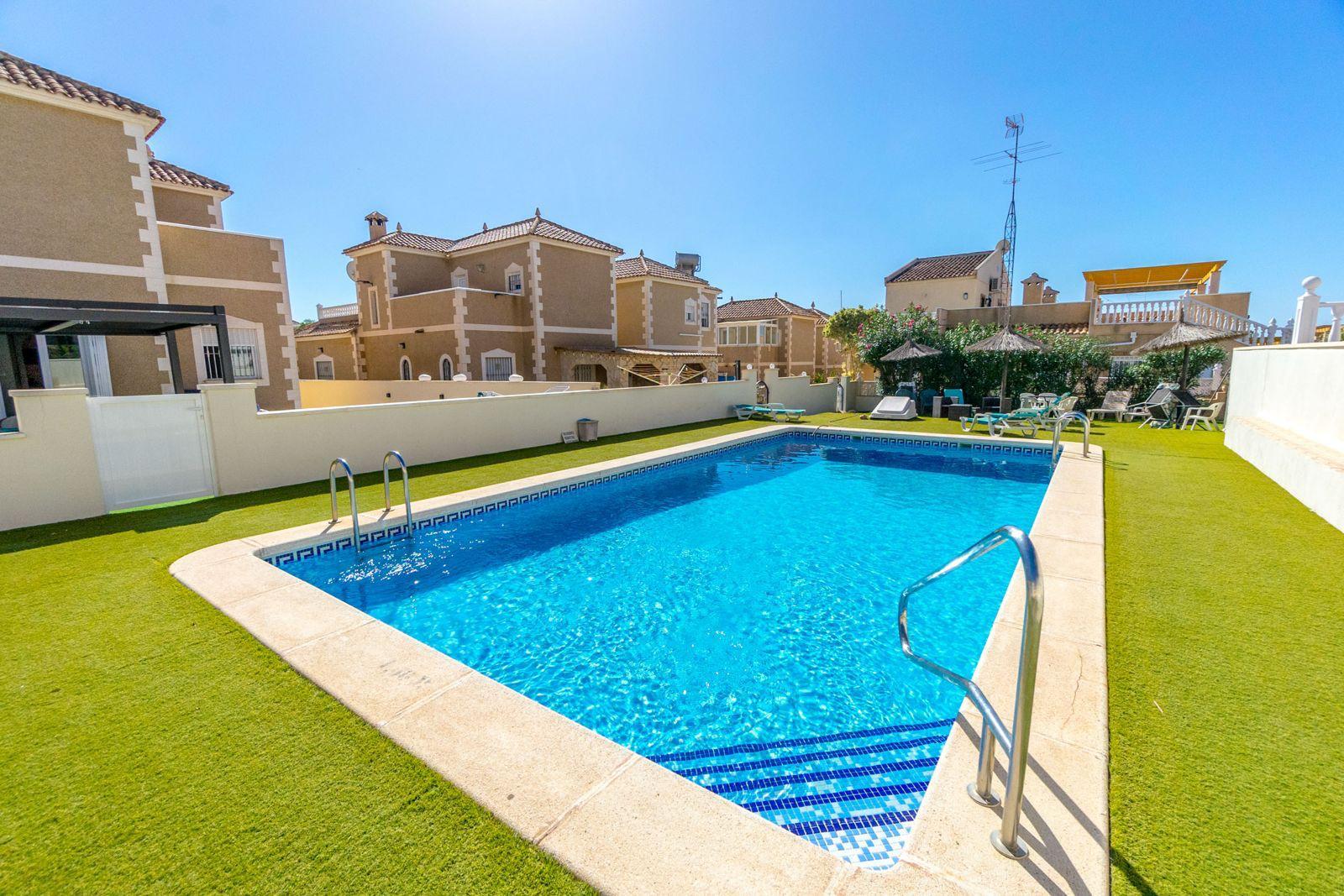 Casa adosada en Villamartin, Alicante, España 3 dormitorios, 105 m2 No. 125566