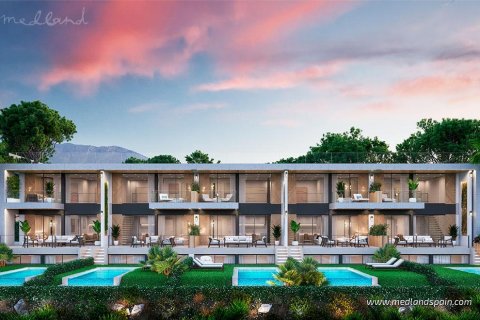Kaupunkipientalo Nueva Andalucia, Malaga, Espanja 4 makuuhuonetta, 298 m2 No. 120350