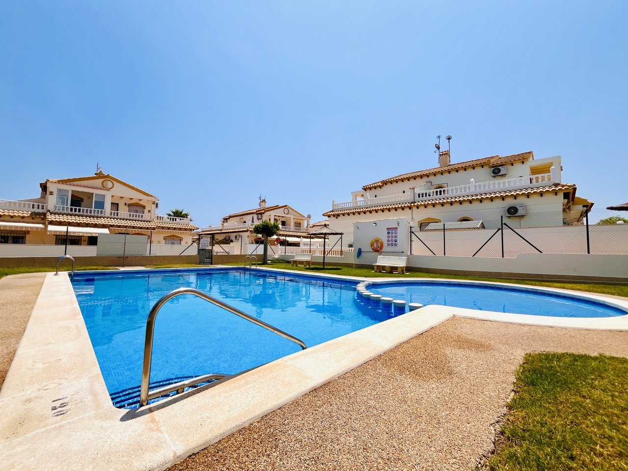 Radhus i Torrevieja, Alicante, Spanien 3 sovrum, 104 kvm. Nr. 128902