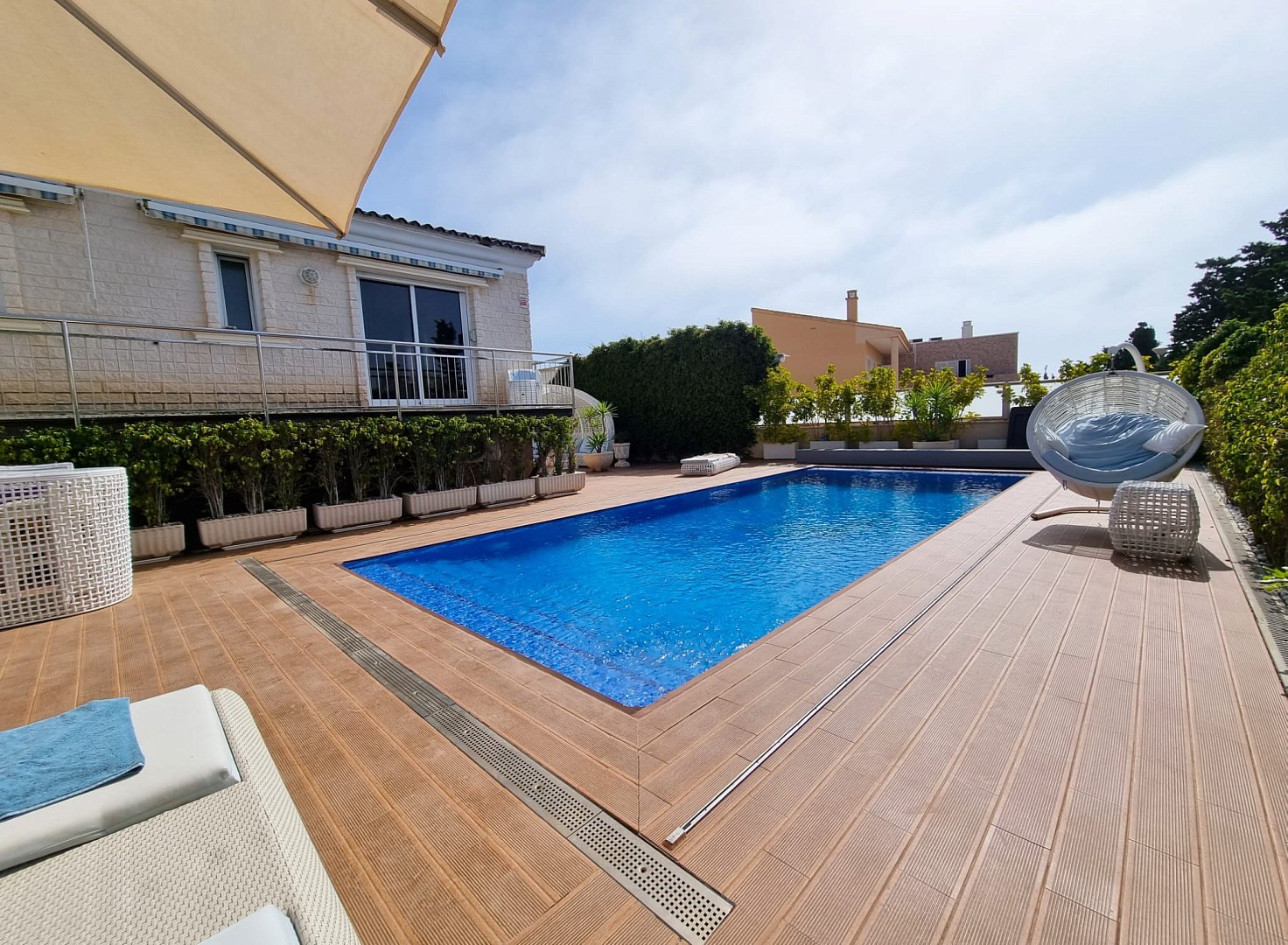 House in Torrevieja, Alicante, Spain 5 bedrooms, 380 sq.m. No. 130397