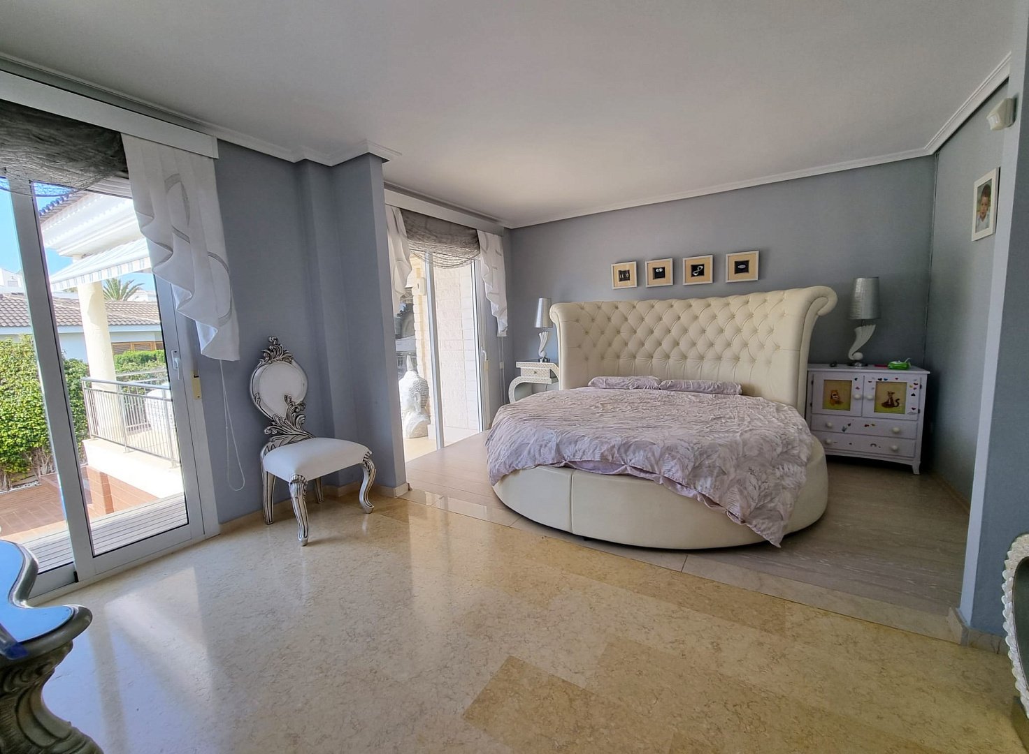 House in Torrevieja, Alicante, Spain 5 bedrooms, 380 sq.m. No. 130397