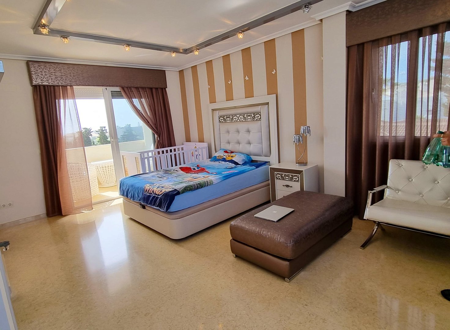 House in Torrevieja, Alicante, Spain 5 bedrooms, 380 sq.m. No. 130397