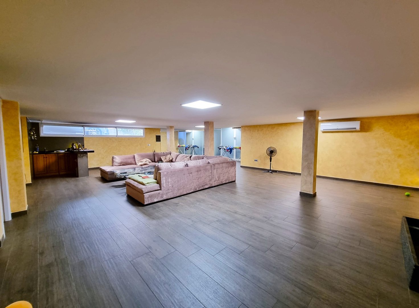 House in Torrevieja, Alicante, Spain 5 bedrooms, 380 sq.m. No. 130397