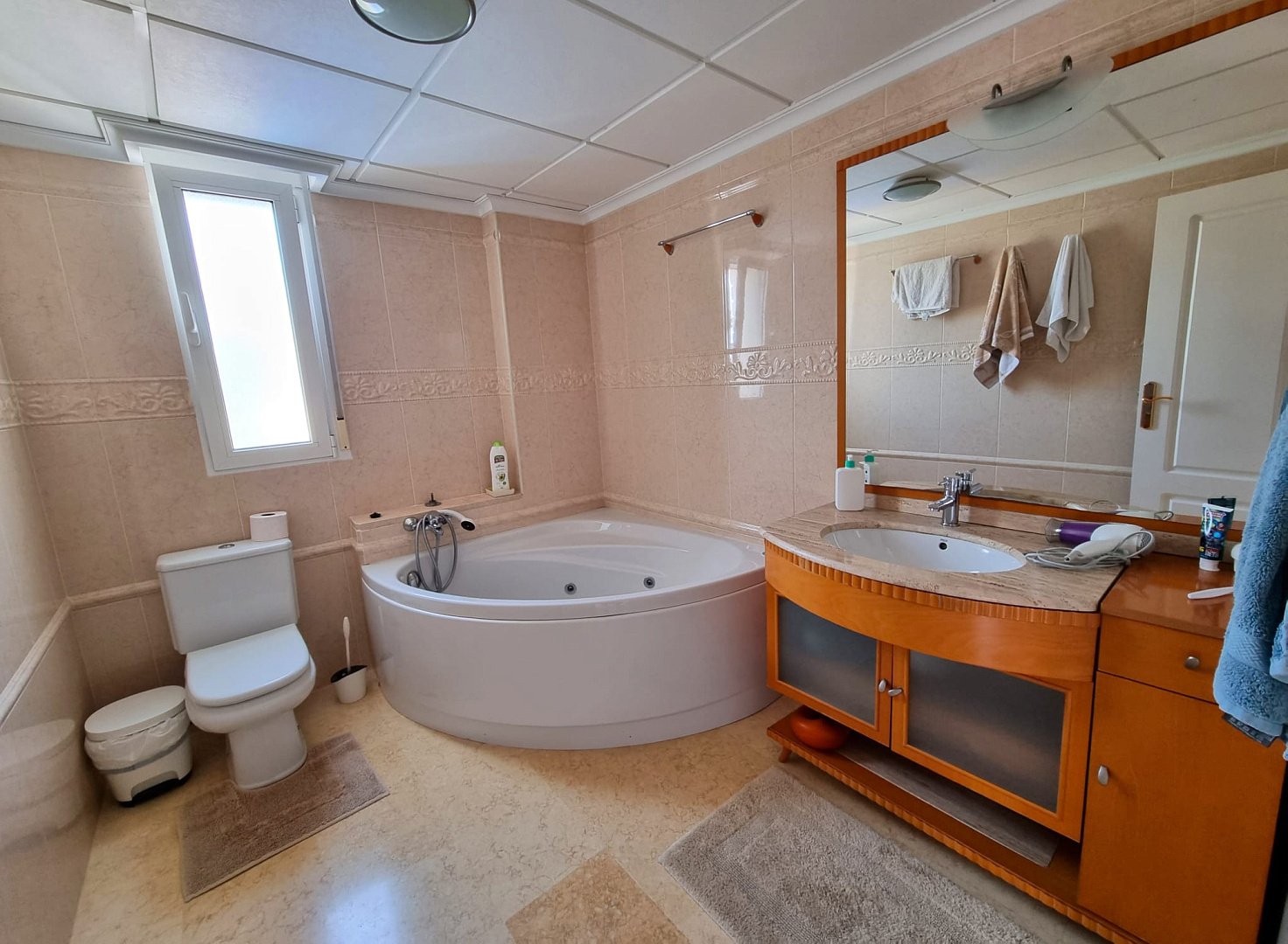 House in Torrevieja, Alicante, Spain 5 bedrooms, 380 sq.m. No. 130397