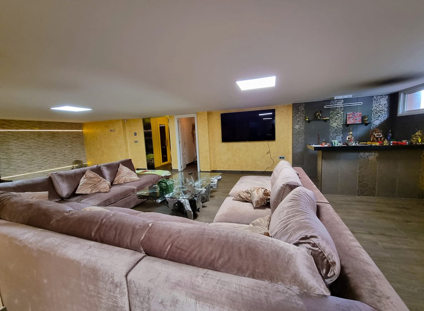 House in Torrevieja, Alicante, Spain 5 bedrooms, 380 sq.m. No. 130397