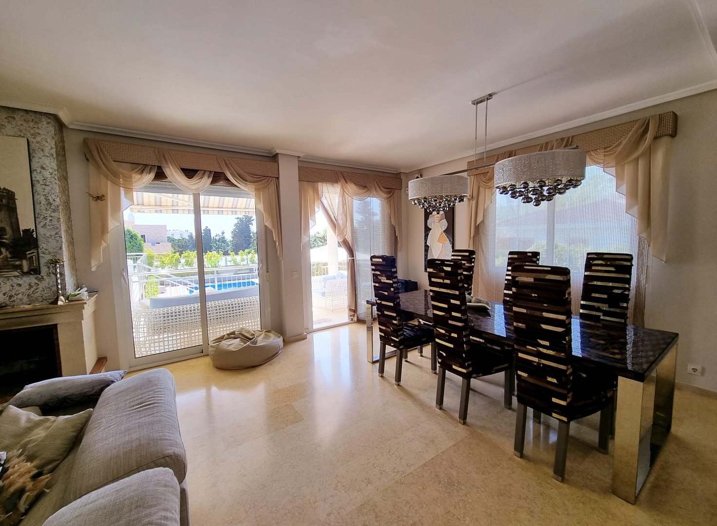House in Torrevieja, Alicante, Spain 5 bedrooms, 380 sq.m. No. 130397