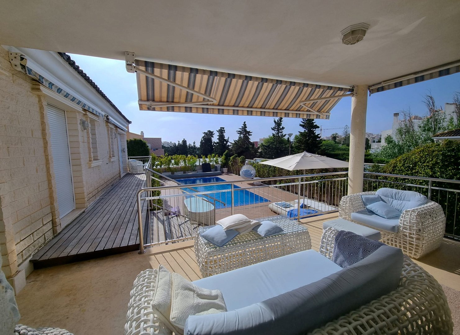 House in Torrevieja, Alicante, Spain 5 bedrooms, 380 sq.m. No. 130397