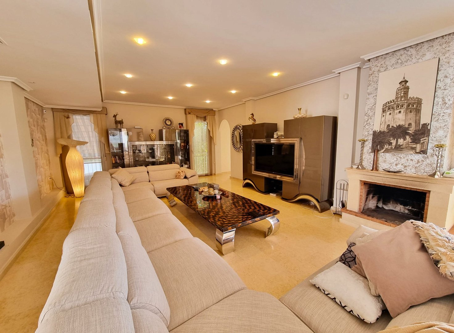 House in Torrevieja, Alicante, Spain 5 bedrooms, 380 sq.m. No. 130397