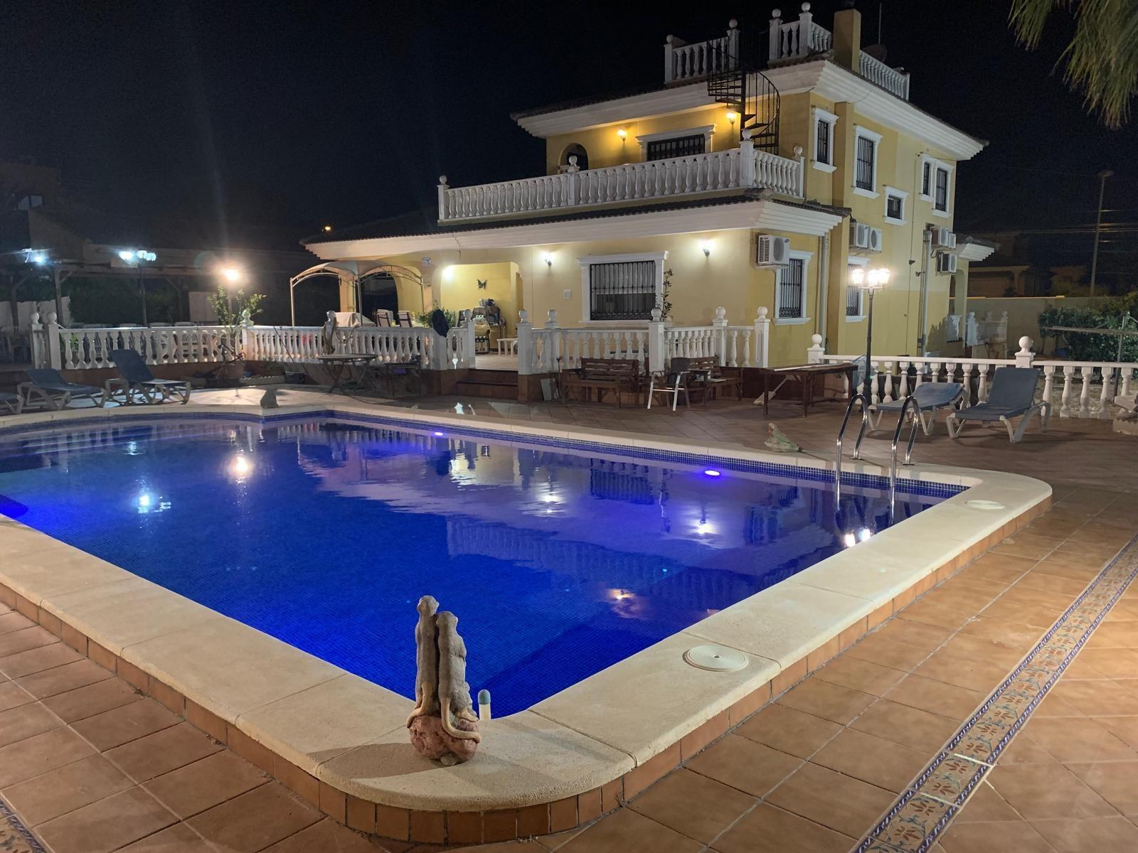 Huvila Los Balcones, Alicante, Espanja 6 makuuhuonetta, 340 m2 No. 126936