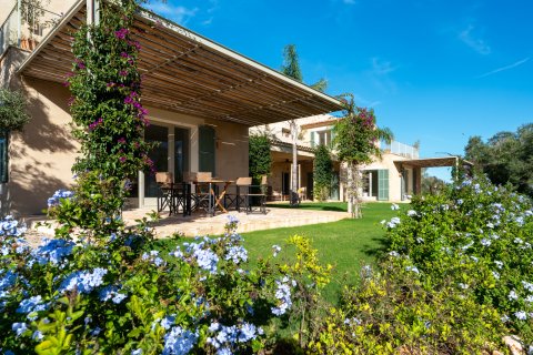 Finca in Sa Rapita, Mallorca, Spain 5 bedrooms, 820 sq.m. No. 128103