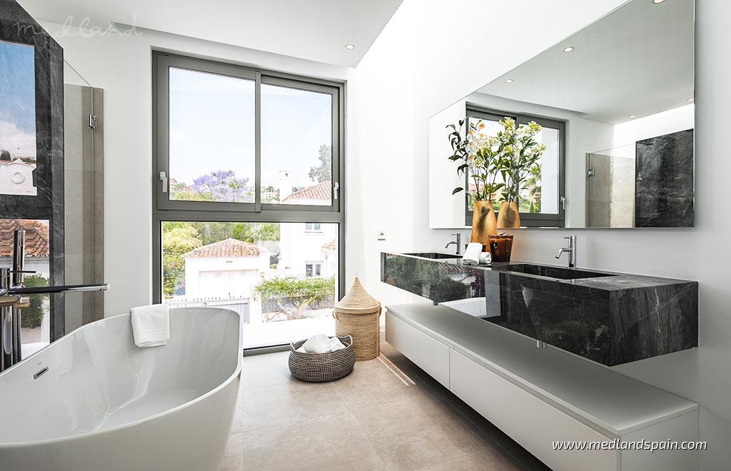 Villa in Estepona, Malaga, Spanien 5 Schlafzimmer, 628 m2 Nr. 129185