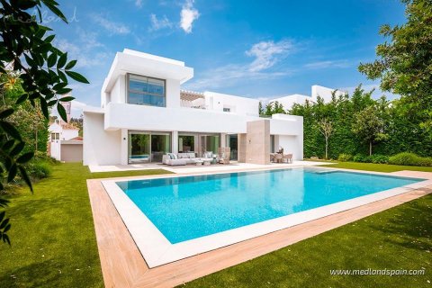 Villa in Estepona, Malaga, Spanien 5 Schlafzimmer, 628 m2 Nr. 129185