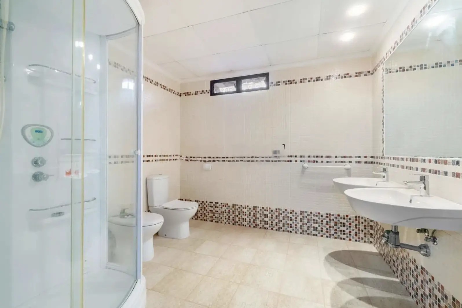 Villa i La Zenia, Alicante, Spanien 4 sovrum, 400 kvm. Nr. 125909