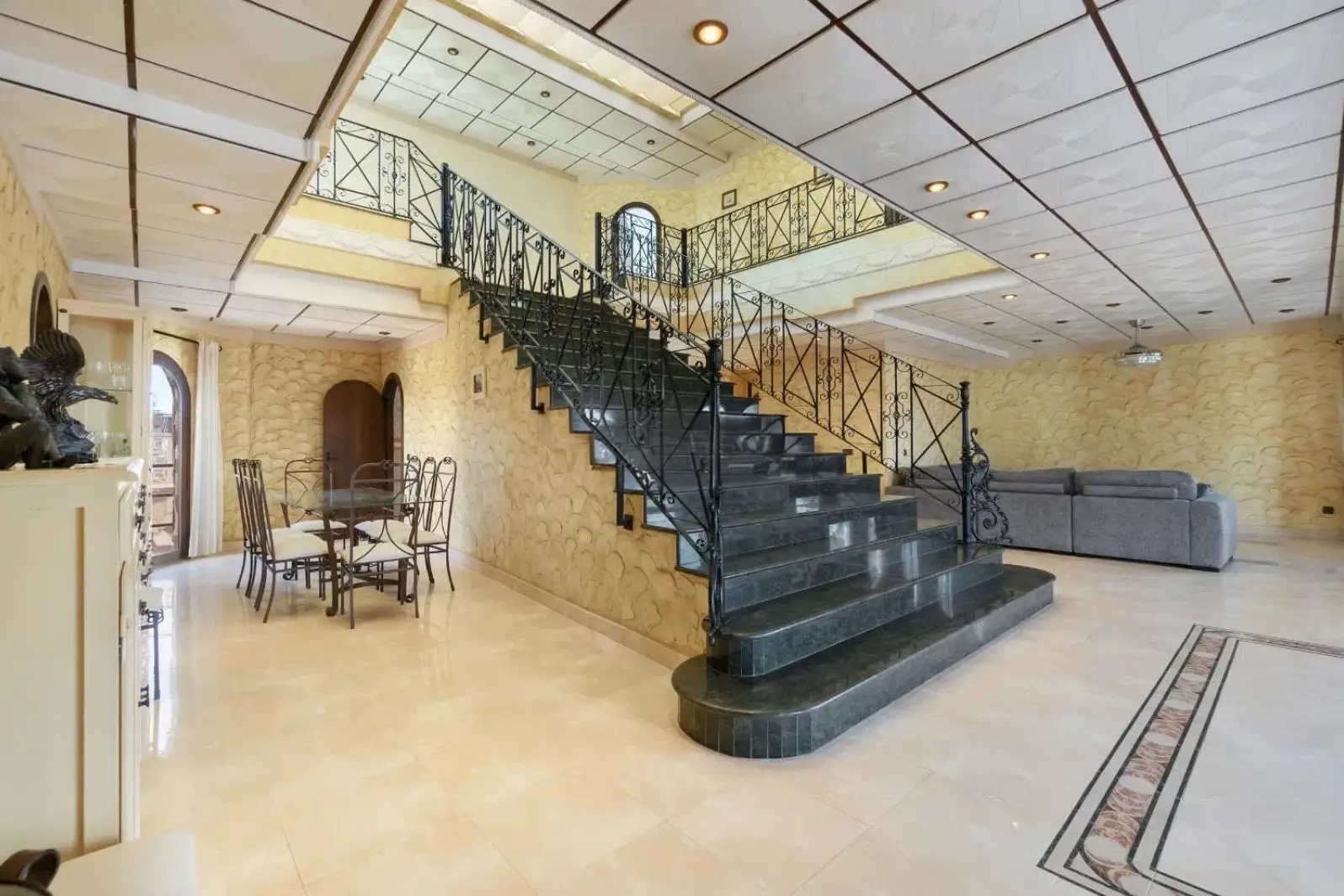 Villa i La Zenia, Alicante, Spanien 4 sovrum, 400 kvm. Nr. 125909