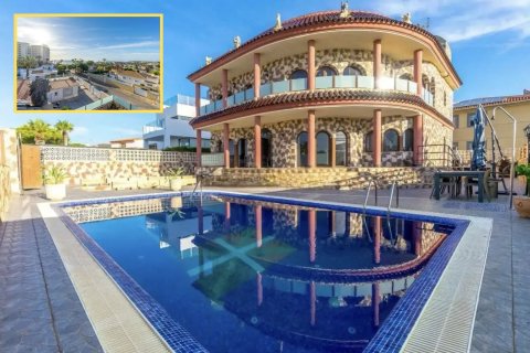 Villa à La Zenia, Alicante, Espagne 4 chambres, 400 m2 No. 125909