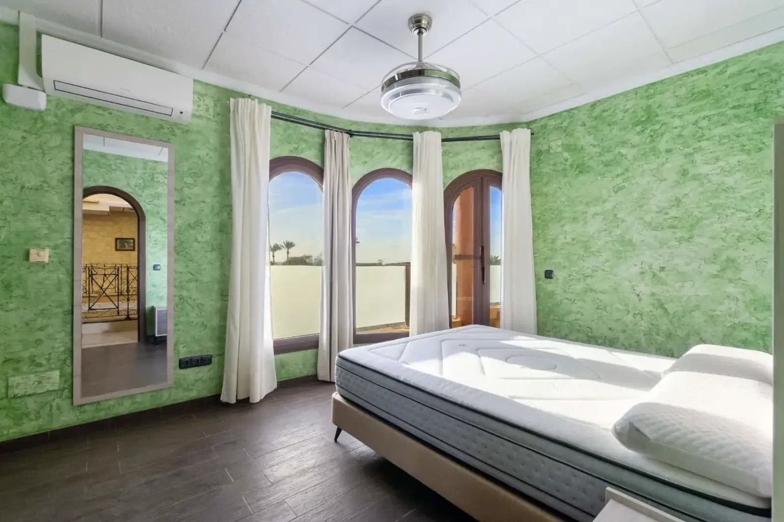 Villa i La Zenia, Alicante, Spanien 4 sovrum, 400 kvm. Nr. 125909