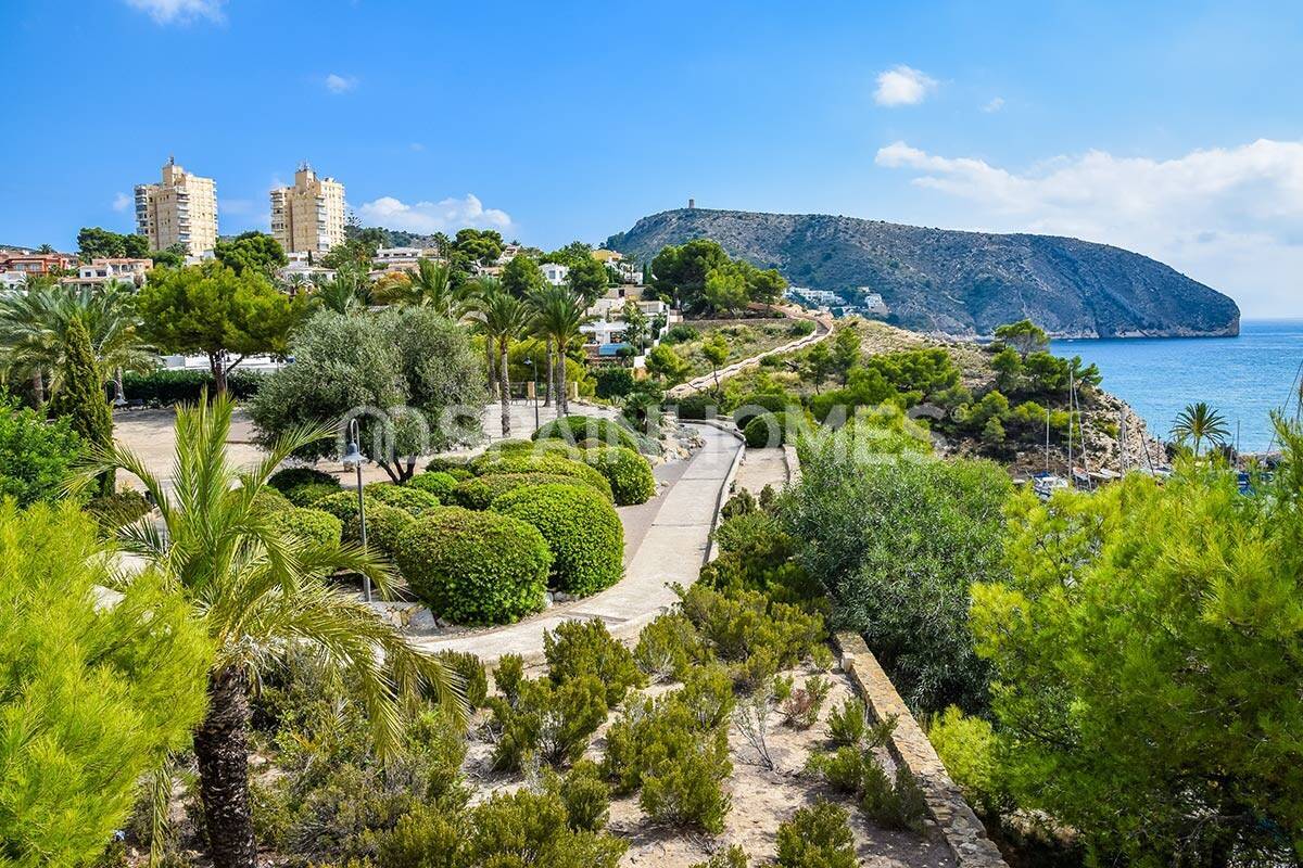 Villa in Javea, Alicante, Spain 5 bedrooms, 460 sq.m. No. 121310