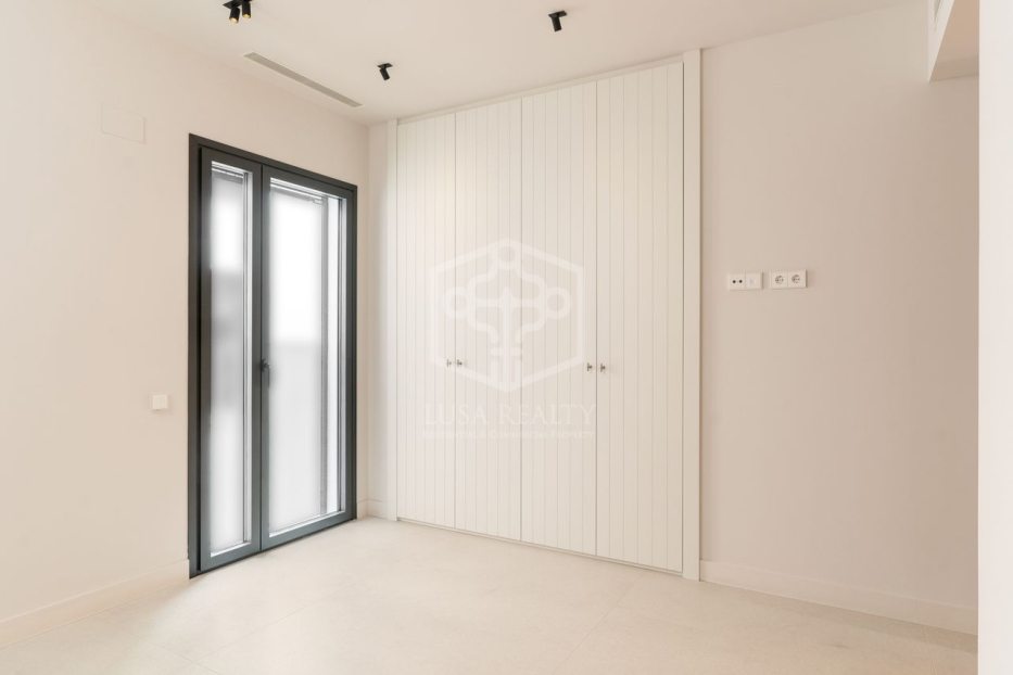 Квартира в Барселона, Испания 4 спальни, 175м2 №128023