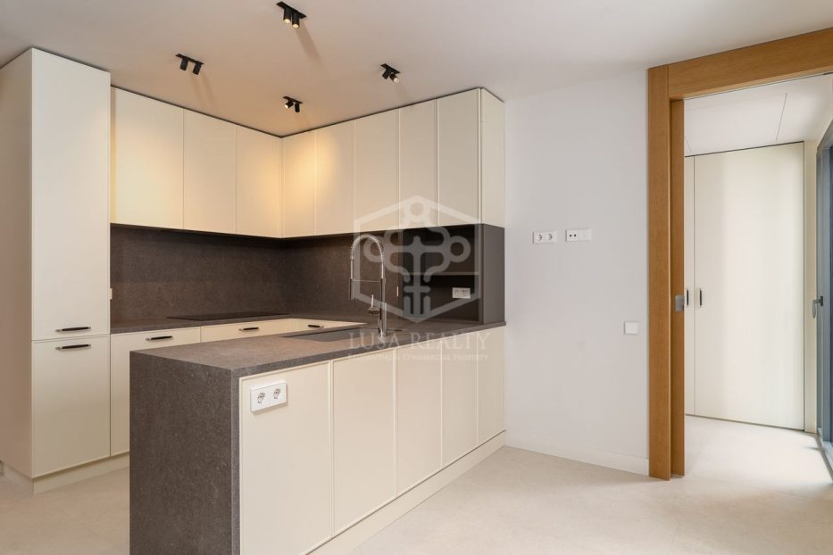 Квартира в Барселона, Испания 4 спальни, 175м2 №128023