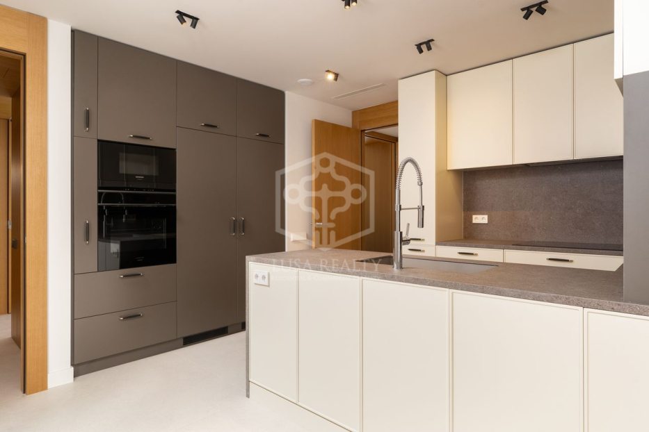 Квартира в Барселона, Испания 4 спальни, 175м2 №128023