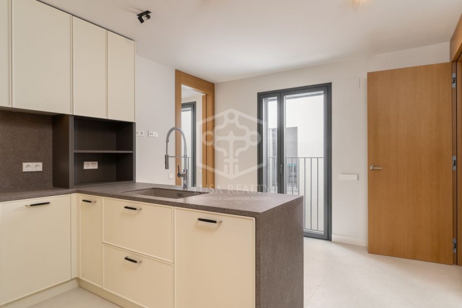 Квартира в Барселона, Испания 4 спальни, 175м2 №128023