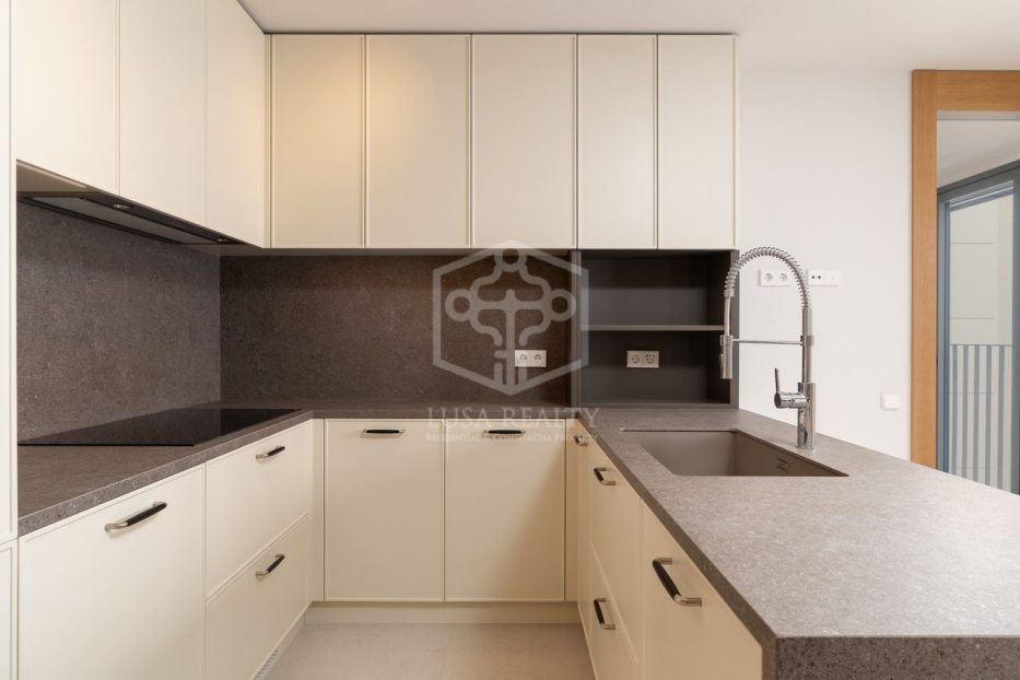 Квартира в Барселона, Испания 4 спальни, 175м2 №128023