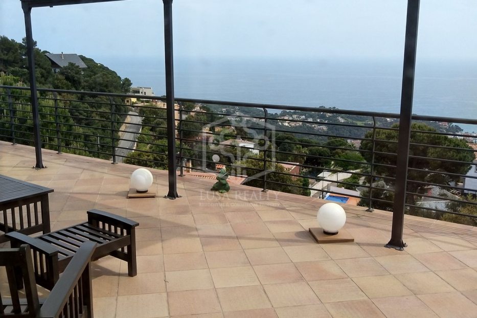 Villa in Lloret de Mar, Girona, Spain 5 bedrooms, 508 sq.m. No. 128024