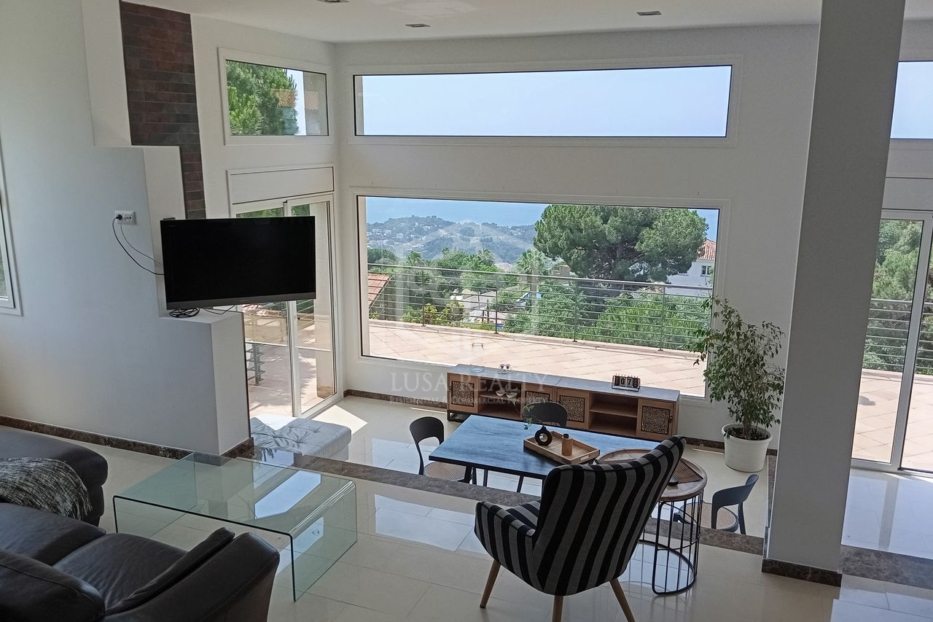 Villa in Lloret de Mar, Girona, Spain 5 bedrooms, 508 sq.m. No. 128024