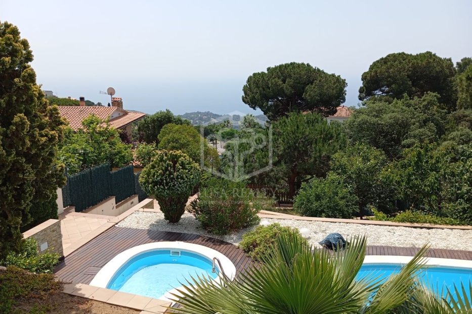 Villa in Lloret de Mar, Girona, Spain 5 bedrooms, 508 sq.m. No. 128024