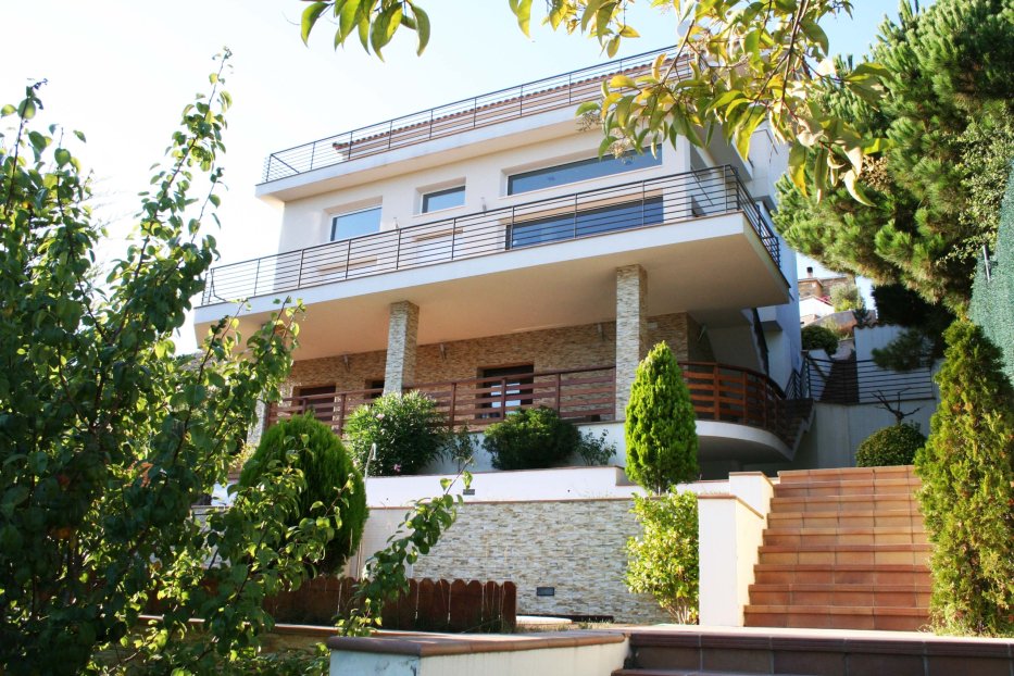 Villa in Lloret de Mar, Girona, Spain 5 bedrooms, 508 sq.m. No. 128024
