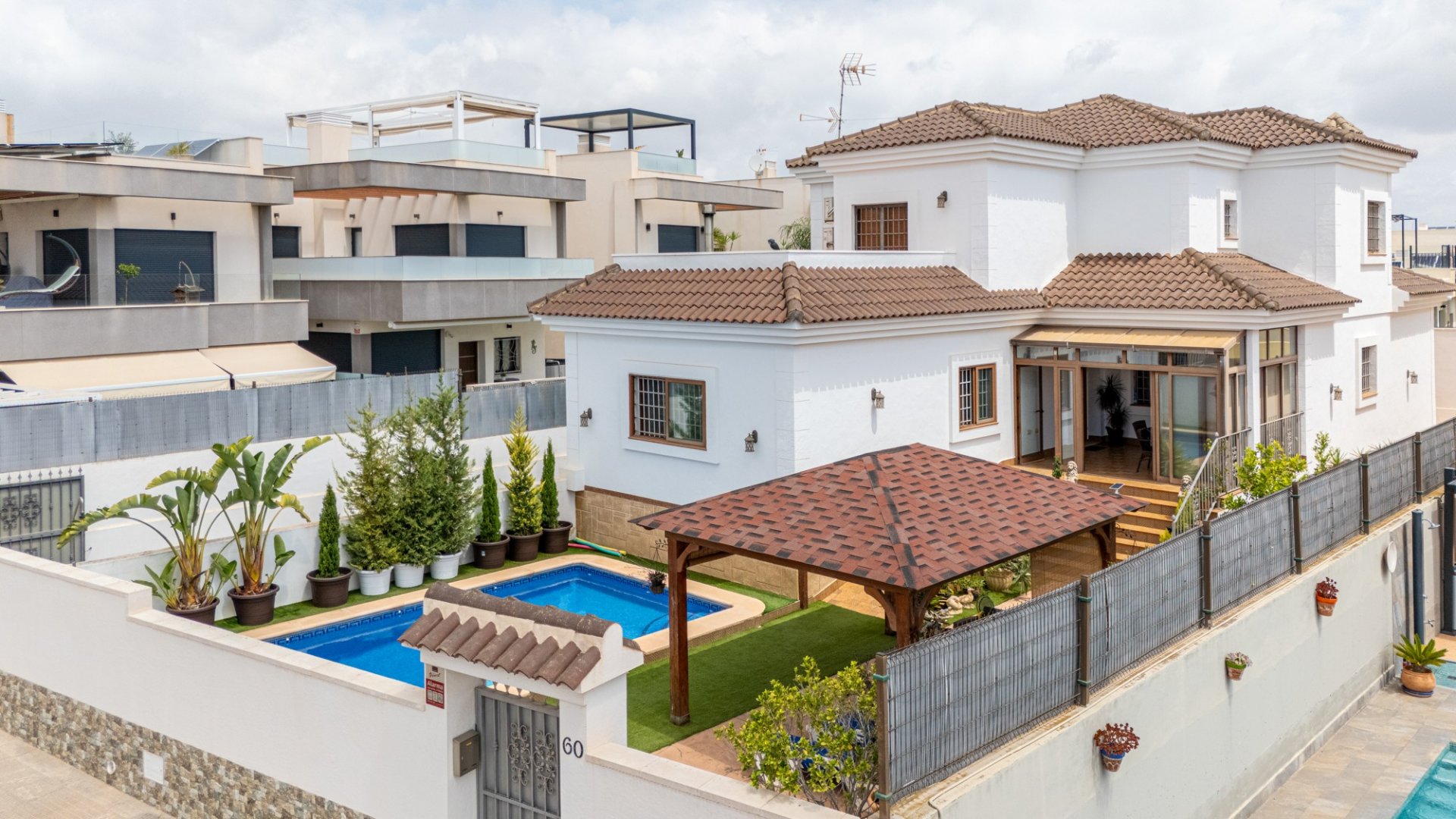 Willa w Los Montesinos, Alicante, Hiszpania 4 sypialnie, 417 mkw. nr 129349