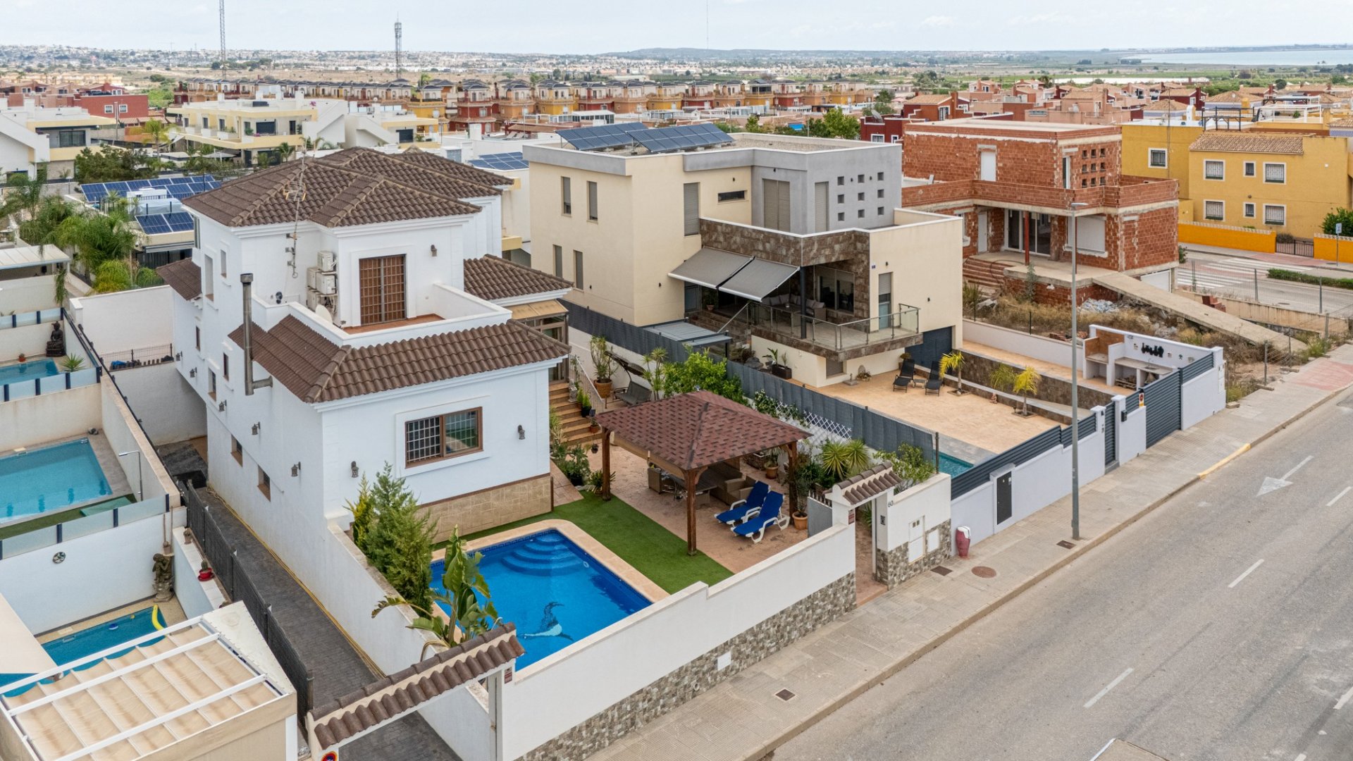 Willa w Los Montesinos, Alicante, Hiszpania 4 sypialnie, 417 mkw. nr 129349