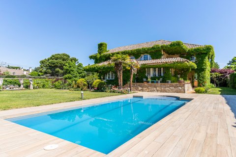 Villa in Villafranca Del Castillo, Madrid, Spain 5 bedrooms, 846.3 sq.m. No. 121973