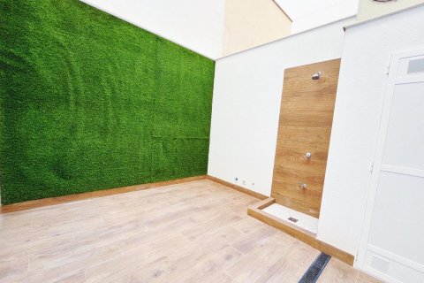 Apartment in Torrevieja, Alicante, Spain 2 bedrooms, 90 sq.m. No. 125399