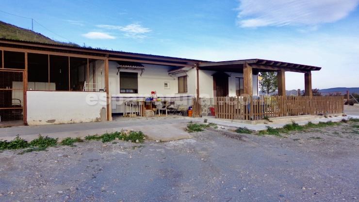 Liikekiinteistö Cantoria, Almeria, Espanja 2 makuuhuonetta, 300 m2 No. 129120
