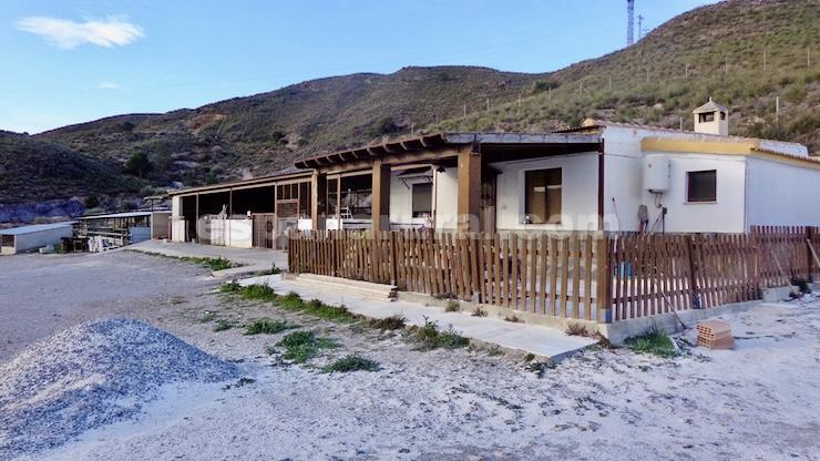 Liikekiinteistö Cantoria, Almeria, Espanja 2 makuuhuonetta, 300 m2 No. 129120