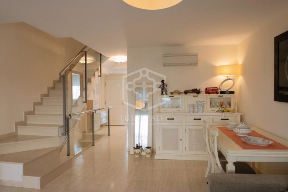 Kaupunkipientalo Calafell, Tarragona, Espanja 5 makuuhuonetta, 200 m2 No. 128029