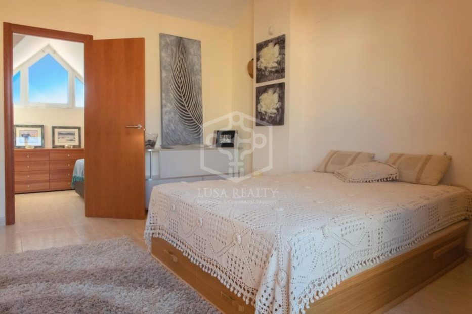 Kaupunkipientalo Calafell, Tarragona, Espanja 5 makuuhuonetta, 200 m2 No. 128029