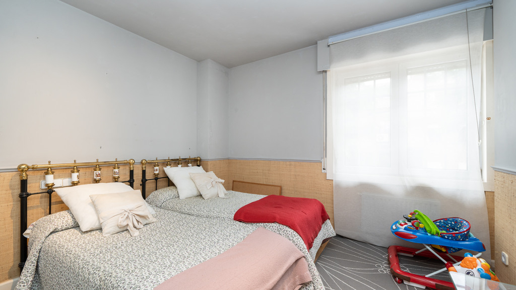 Talo Madrid, Espanja 6 makuuhuonetta, 557 m2 No. 122387