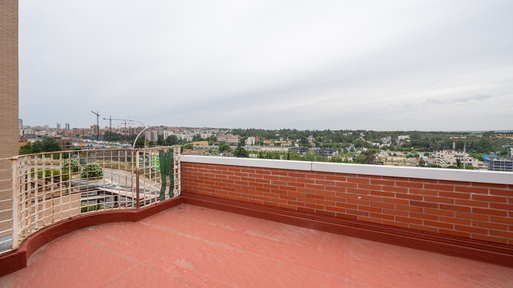 Talo Madrid, Espanja 6 makuuhuonetta, 557 m2 No. 122387