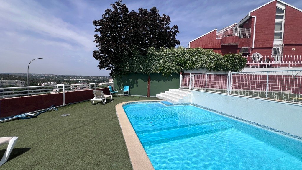 Talo Madrid, Espanja 6 makuuhuonetta, 557 m2 No. 122387
