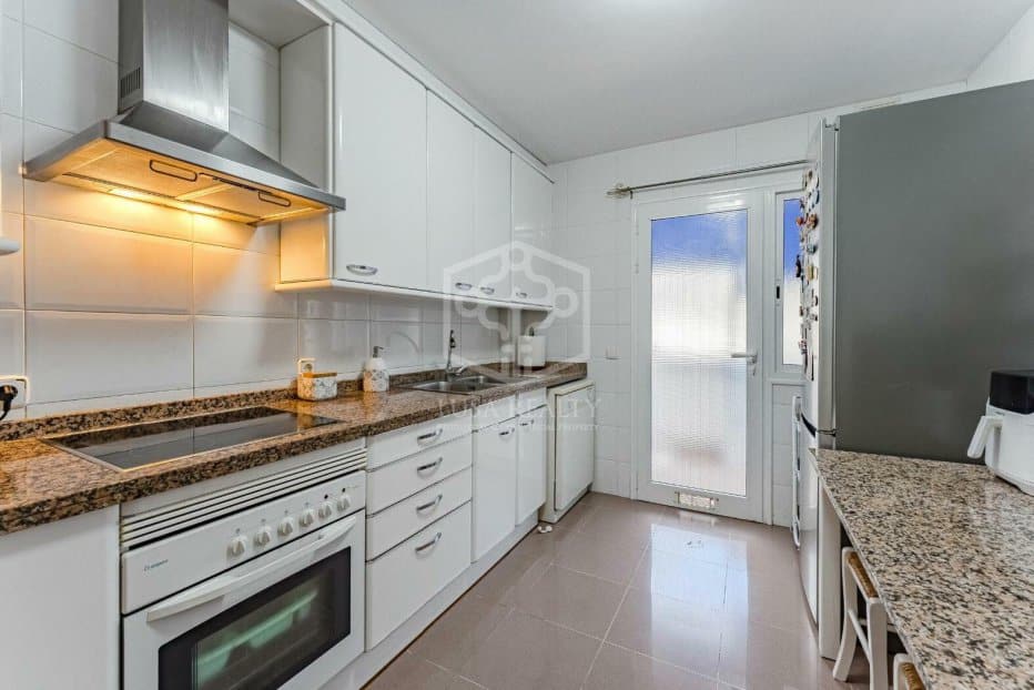 Квартира в Лос-Кристианос, Тенерифе, Испания 4 спальни, 216м2 №128035