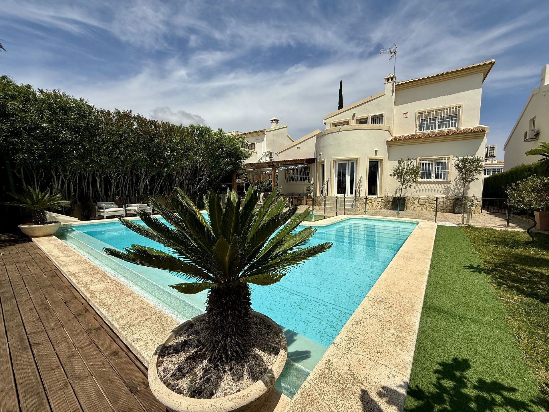 Villa i Alicante, Spanien 4 sovrum, 137 kvm. Nr. 125241