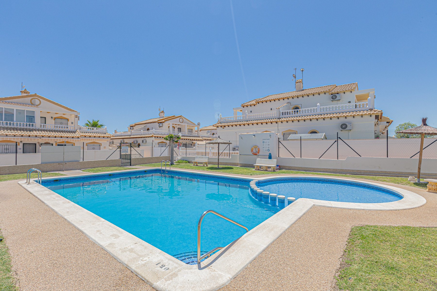 Casa adosada en Torrevieja, Alicante, España 3 dormitorios, 82 m2 No. 126994